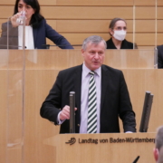 Fraktionsvorsitzender Dr. Rülke am Rednerpult des Landtags